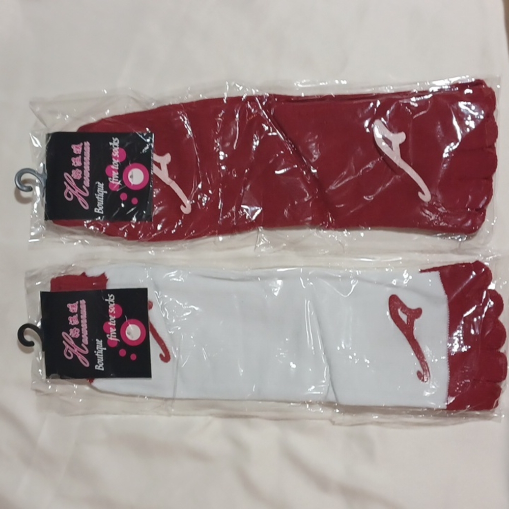 2 pair of toe socks